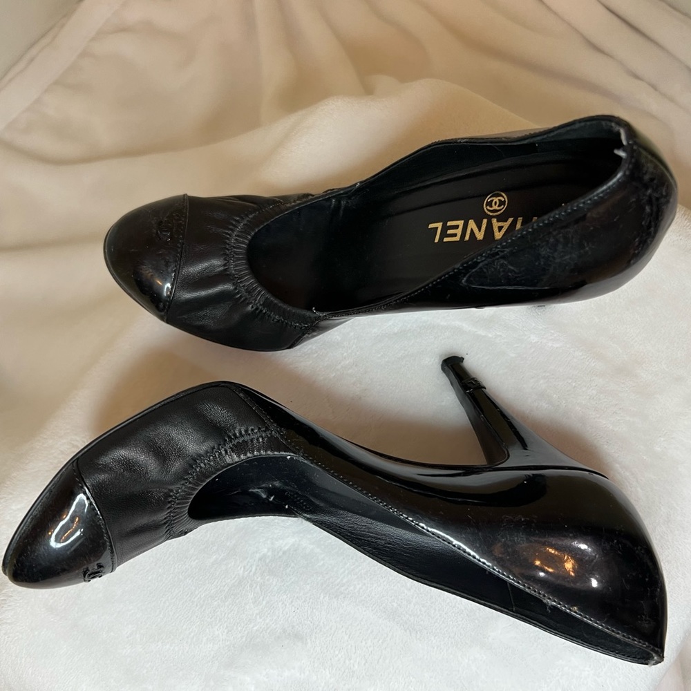 CHANEL Black Mary Jane Heels Patent Leather and Leather Size 39 (8) AUTHENTIC